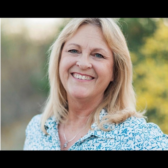 Meet your Posher, Karyn - Picture 2 of 2